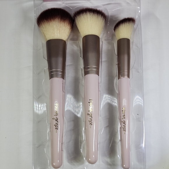 Contouring Makeup Brush Set - Silver - Picture 2 of 4